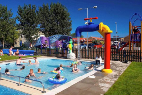 Stunning, Secluded & Spacious Holiday Caravan Seawick, 77R, 10 min walk to beach